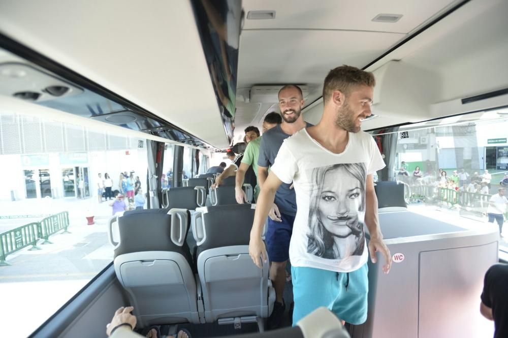 El Elche presenta su nuevo autobús