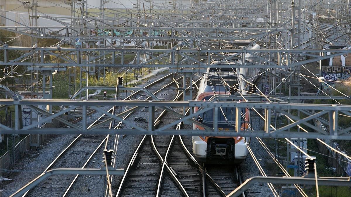 zentauroepp41660769 l hospitalet 18 01 2018 trenes pasando por l hospitalet  fot200710134514