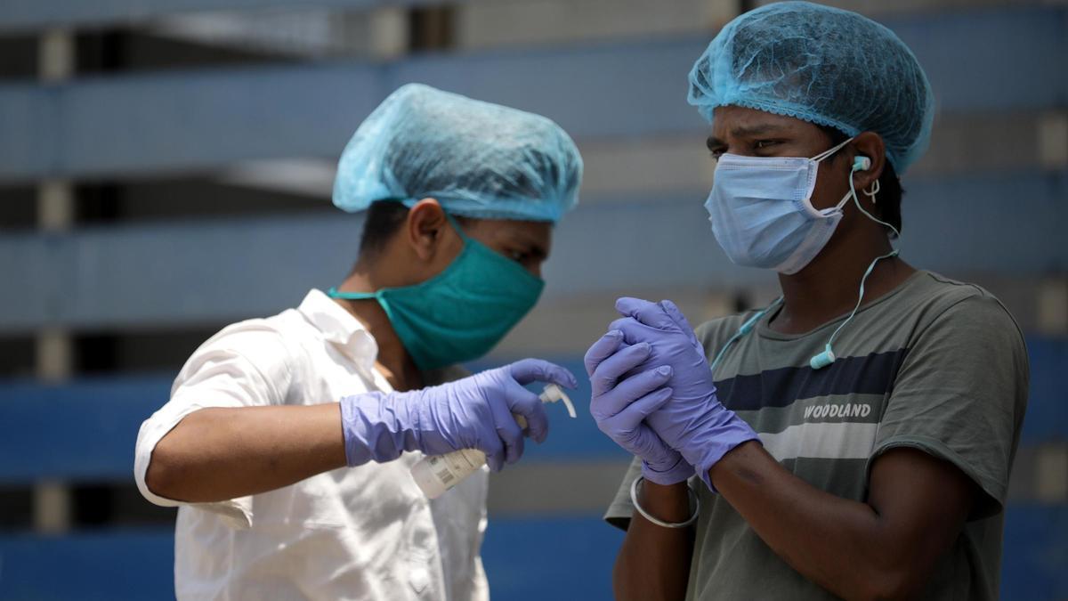 Colapso hospitalario en la India en medio de un récord de casos y muertes