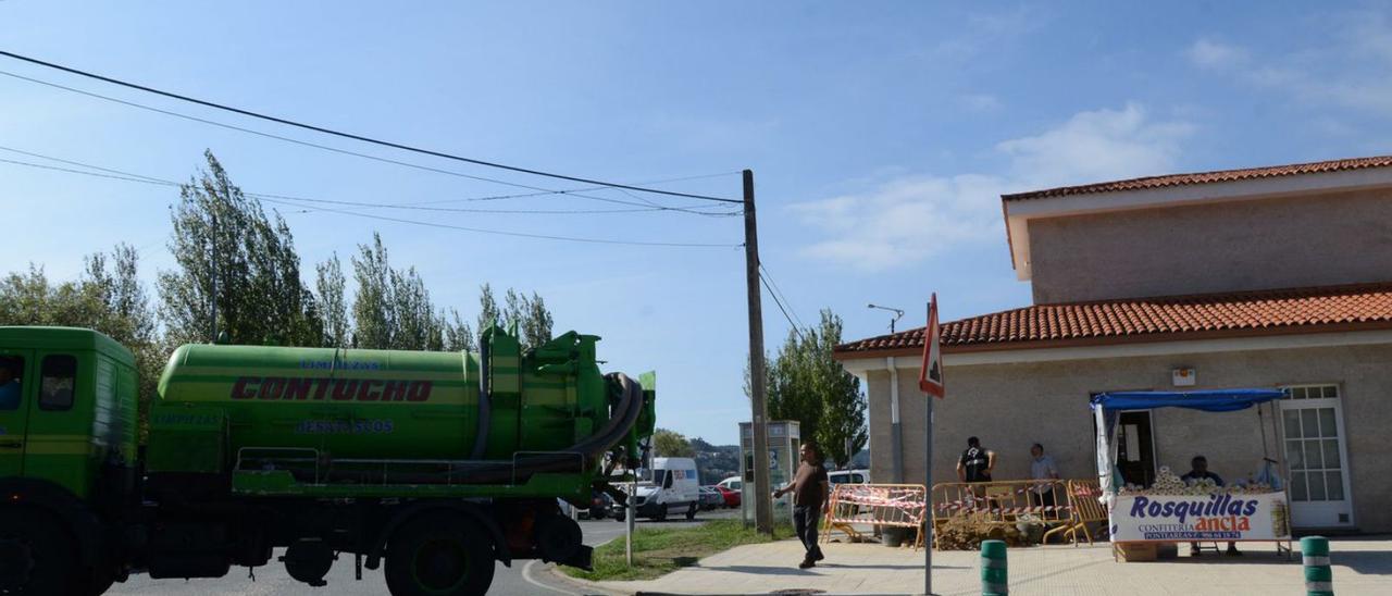 La Casa del Mar de Aldán, de donde una cisterna retiraba los vertidos. |   // GONZALO NÚÑEZ