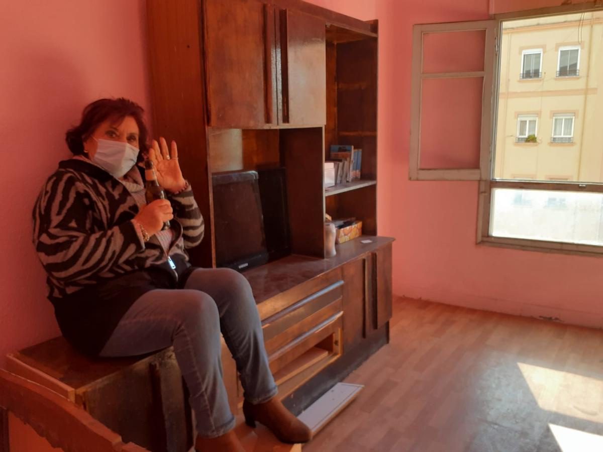 Carmen Débora, en su antigua casa antes de ser desahuciada.