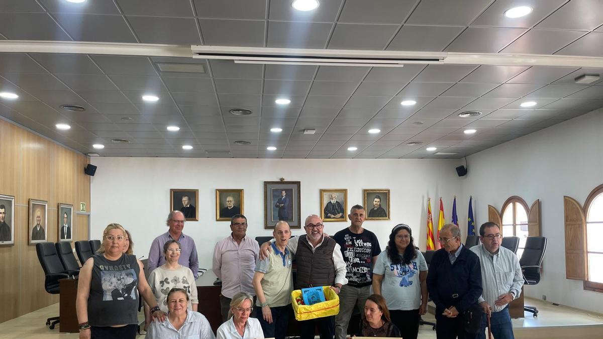 Foto de familia en la sala de plenos de Sant Josep