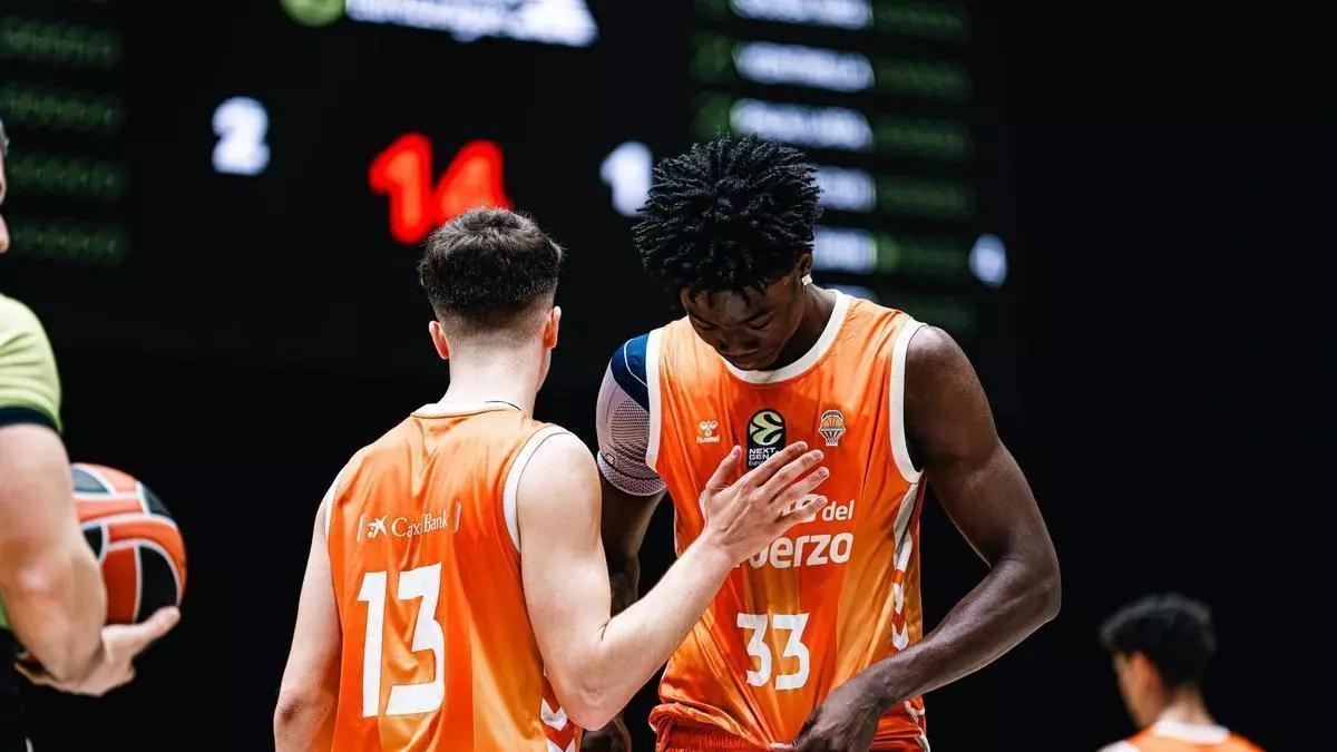 Els jugadors del planter del València Basket seguixen a Abu Dhabi