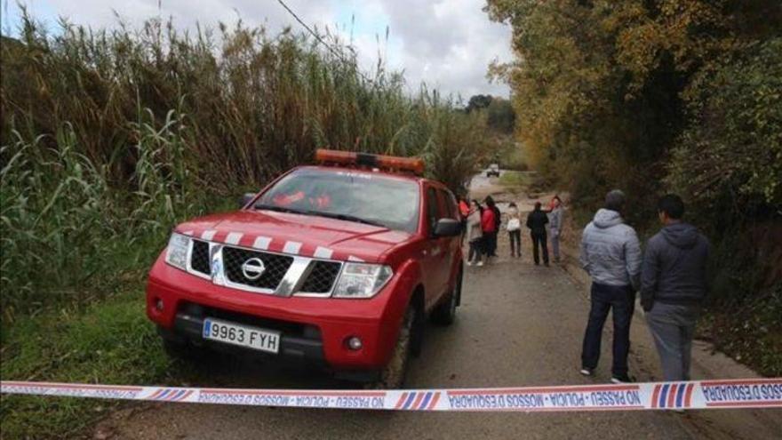 Los bomberos buscan a una joven arrastrada por una tromba de agua en Sant Llorenç d&#039;Hortons