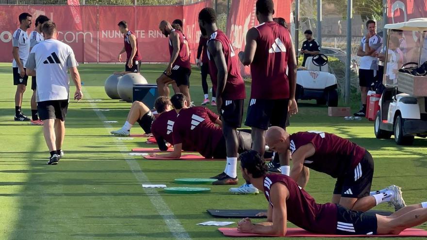 Vídeo | El Sevilla comienza la pretemporada en la CD José Ramón Cisneros Palacios