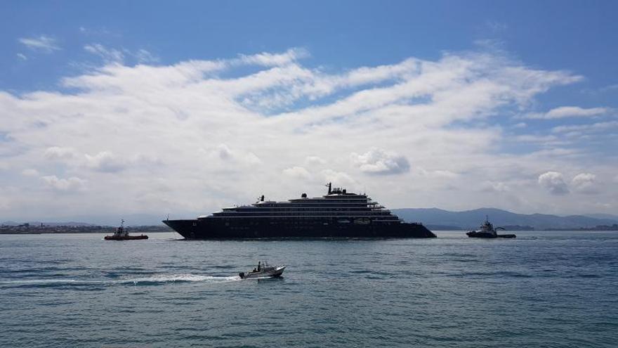 El “Evrima”, durante las pruebas de mar realizadas hace dos semanas en Santander.  / ADRIÁN P. BARANDICA / CEDIDA