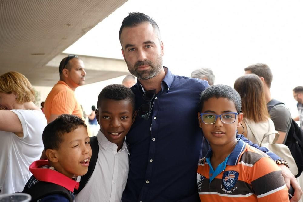 Medio centenar de niños saharauis visitan el Cabildo