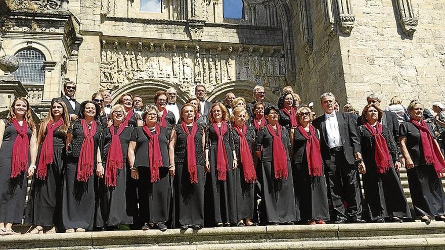 La Coral actúo en la catedral de Santiago y en Vigo