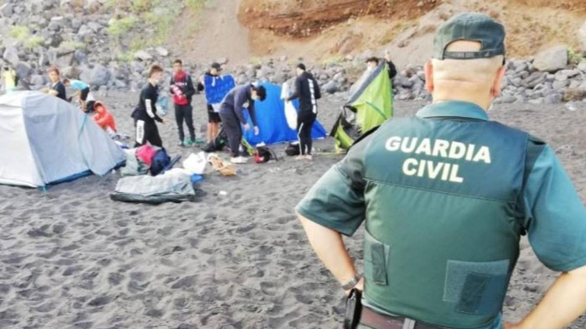 Desalojada una acampada en Tenerife organizada para propagar el coronavirus