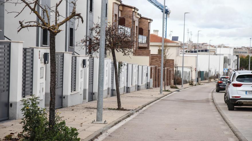 Salen a subasta nueve parcelas del Residencial Vistahermosa en Cáceres