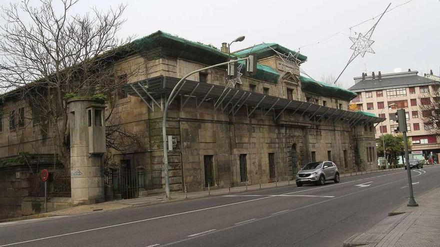 El edificio de la antigua prisión es una de las opciones para ubicar el futuro hotel-balneario. // Iñaki Osorio