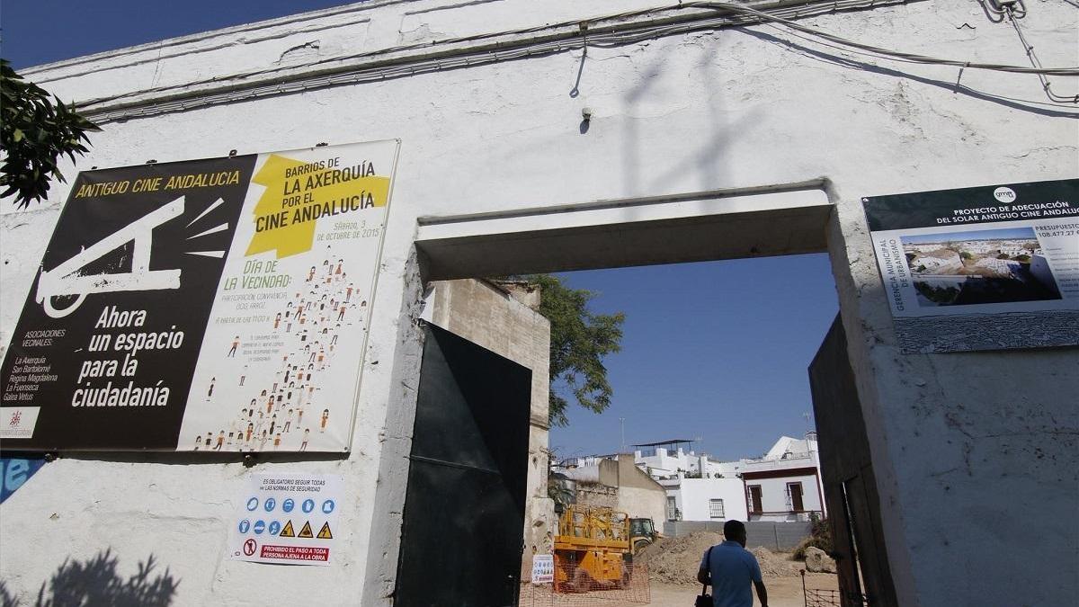 El bar de enfrente cerrado a las seis