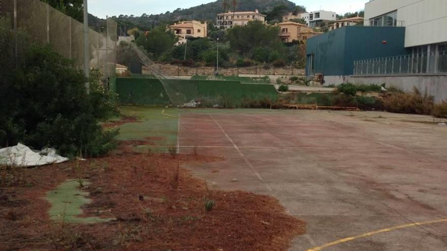 Las antiguas pistas de tenis, aún abandonadas.