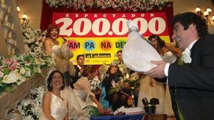 ’Campanades de boda’ celebra els 200.000 espectadors de la mà de La Cubana.