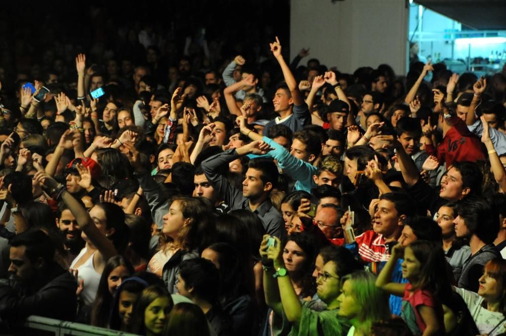 El productor y músico madrileño Carlos Jean hace bailar al parque de A Xunqueira en una noche desenfrenada dedicada a la música electrónica dentro del programa de las Fiestas de San Roque