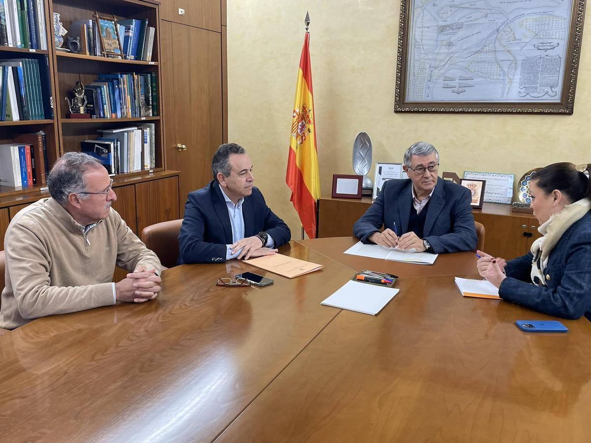 Mario Urea, en la reunión mantenida ayer con los alcaldesde Abanilla y Fortuna