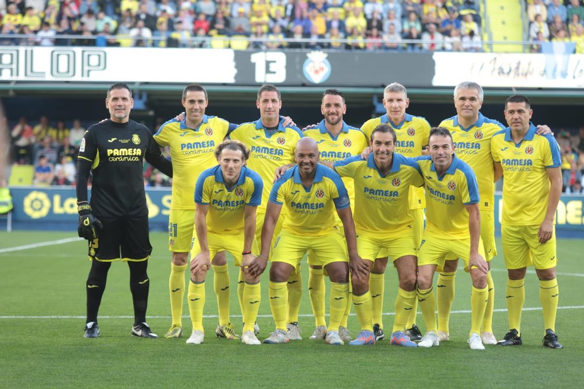 Once inicial del Villarreal formado por Palop, Bruno, Capdevila, Gonzalo, Palermo, Unai, Riquelme, Forlán, Senna, Pirès y Javi Venta.