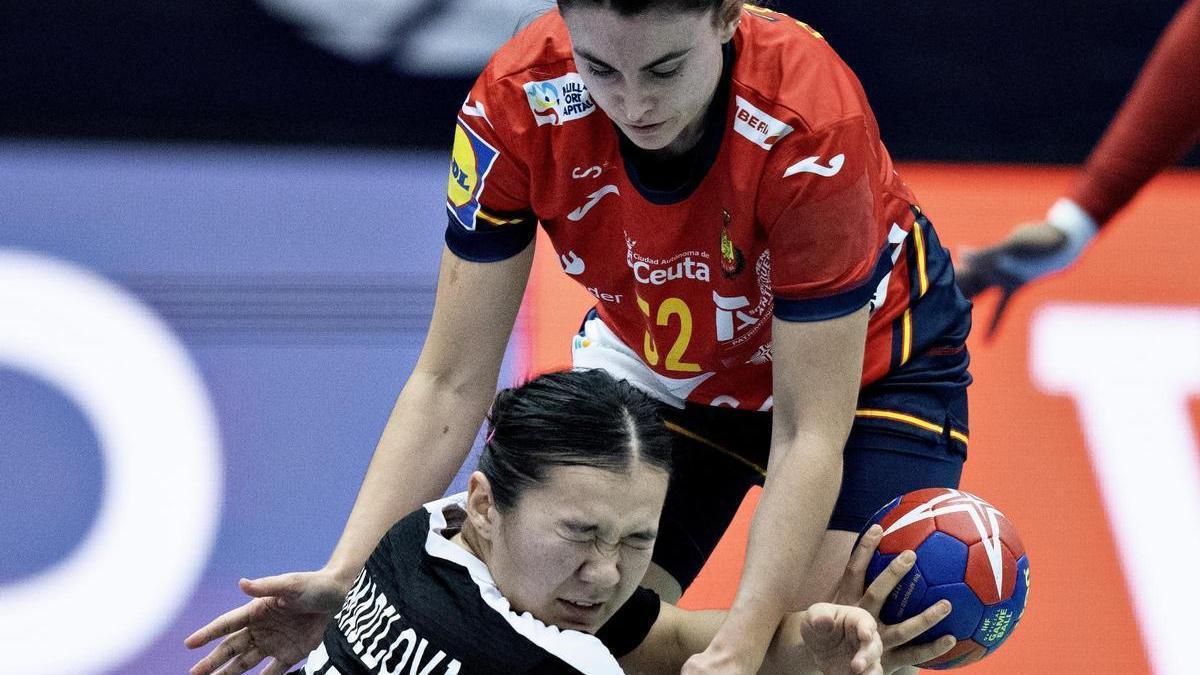 Paulina Pérez. IHF Women's World Handball Championship - Spain vs Kazakhstan