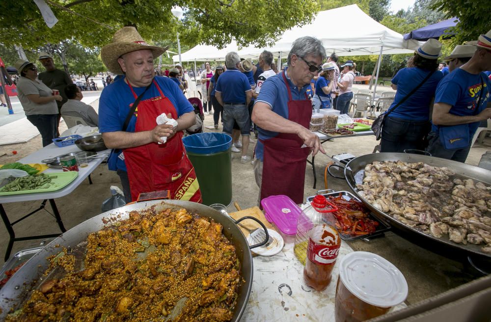 Unos 6.000 festeros disfrutan del tradicional Festival de Paellas en el parque Lo Morant