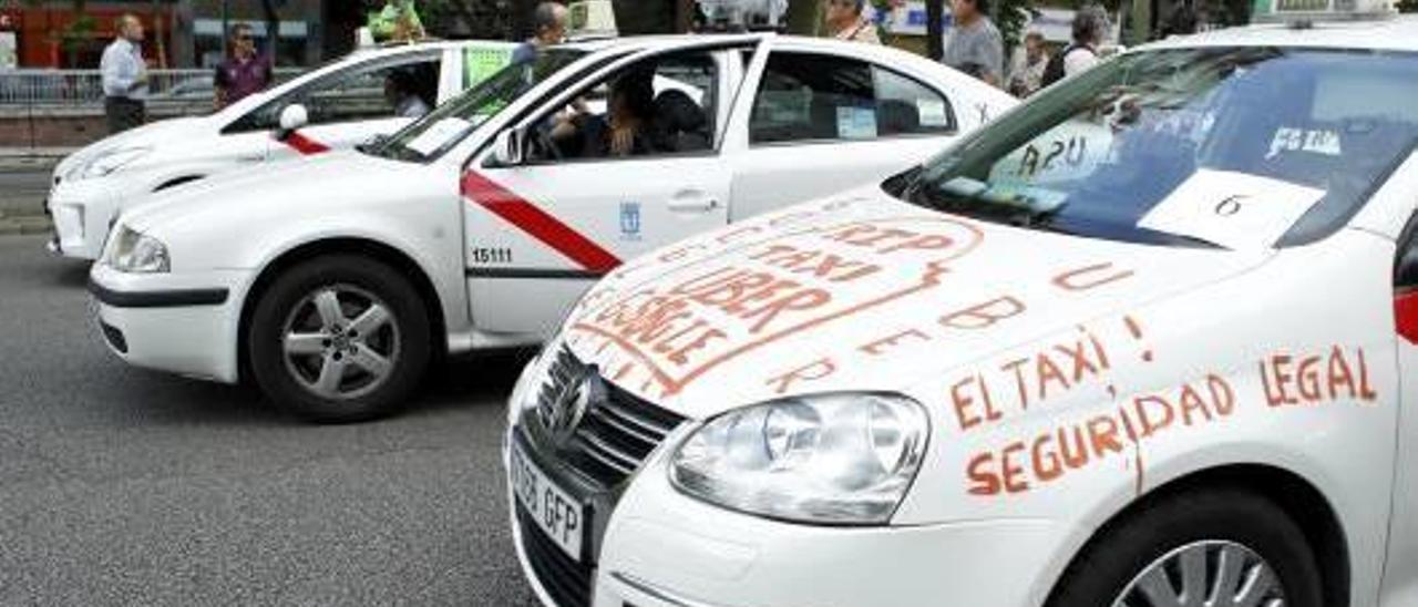 Competencia quiere más libertad de acceso al taxi y a apartamentos turísticos