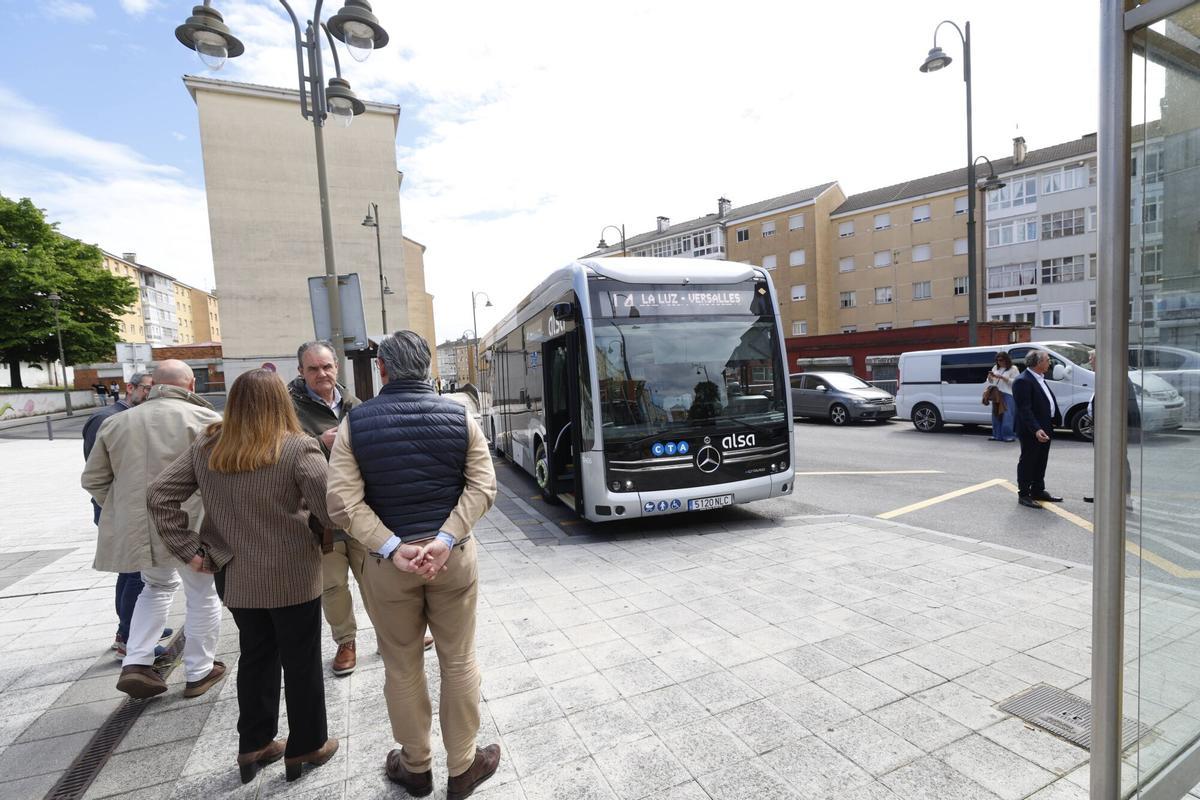 En imágenes: El primer bus eléctrico del Consorcio de Transportes se estrena en Avilés