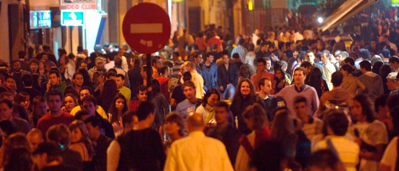 Una de las calles de ocio nocturno de A Coruña. // Carlos Pardellas