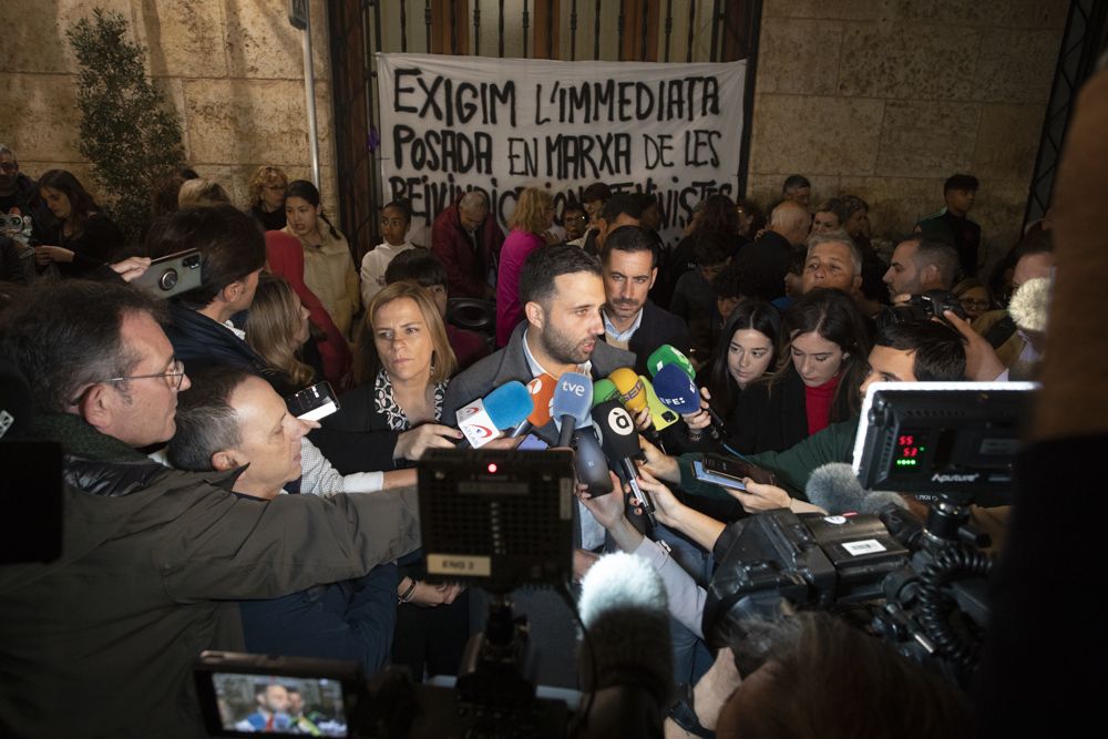 Protesta en repulsa del último asesinato machista perpetrado en Sagunt