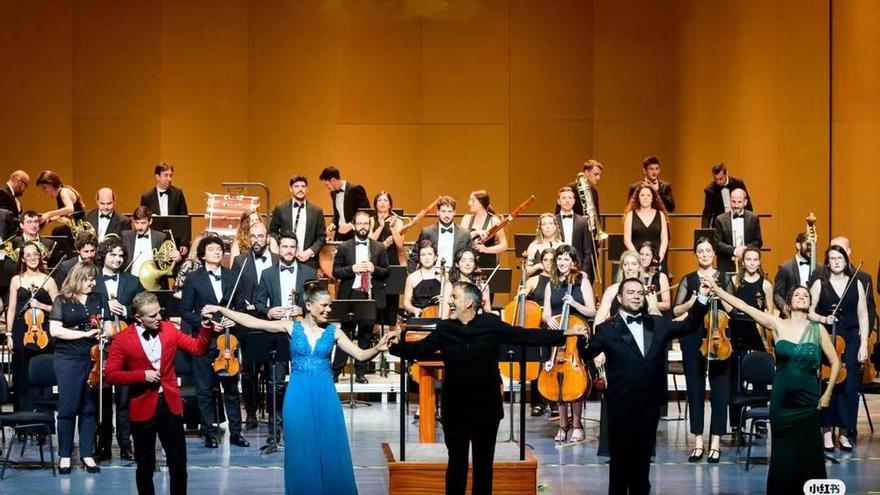 &quot;¡Hola, Aragón!&quot;: el saludo del público chino a la Orquesta Reino de Aragón