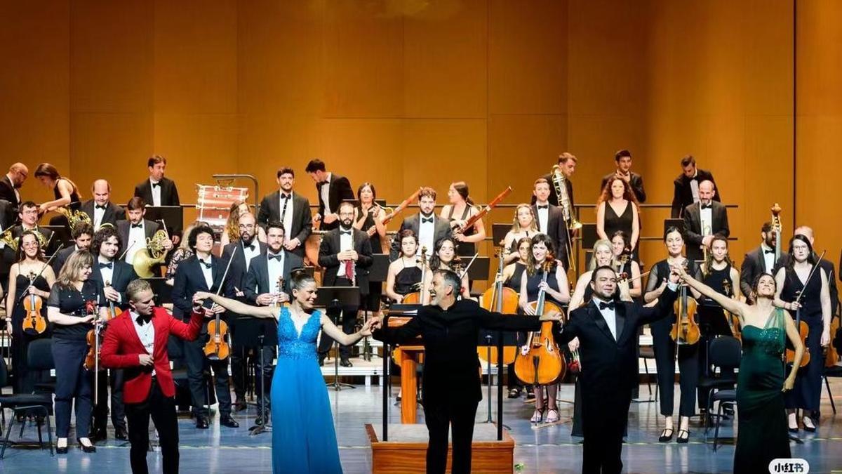 "¡Hola, Aragón!": el saludo del público chino a la Orquesta Reino de Aragón