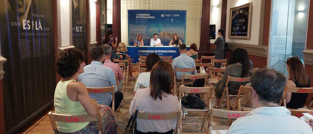 Un instante de la presentación del congreso de Alicante Futura