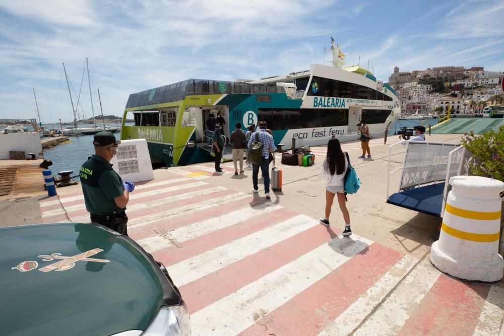 Realización de test rápidos en Ibiza a todos los pasajeros y transportistas de los ferrys a Formentera