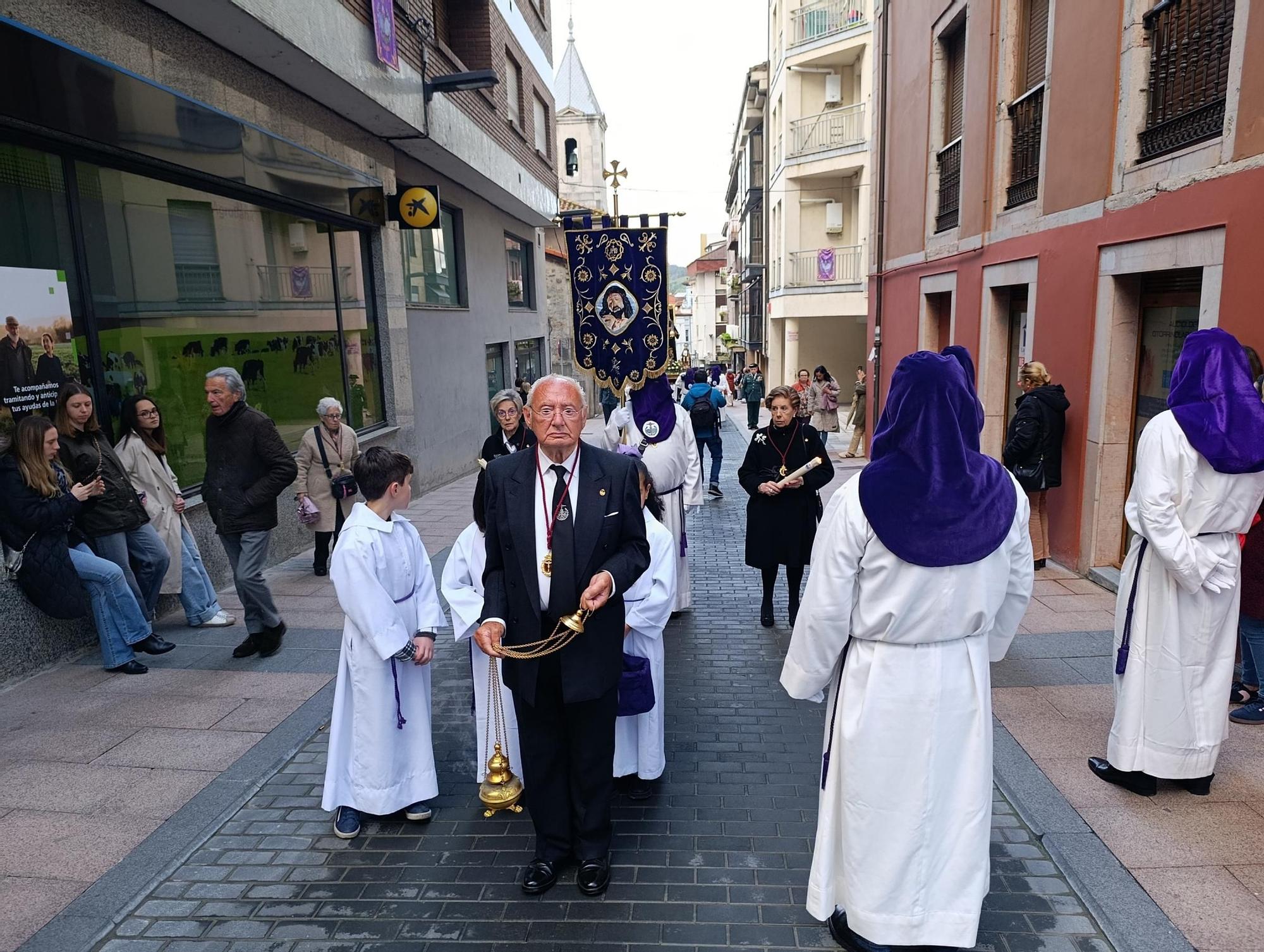 El Nazareno y la Virgen Dolorosa emocionan en Grado