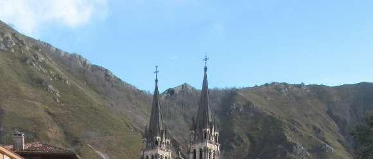 Estado, ayer, de la explanada de la basílica.