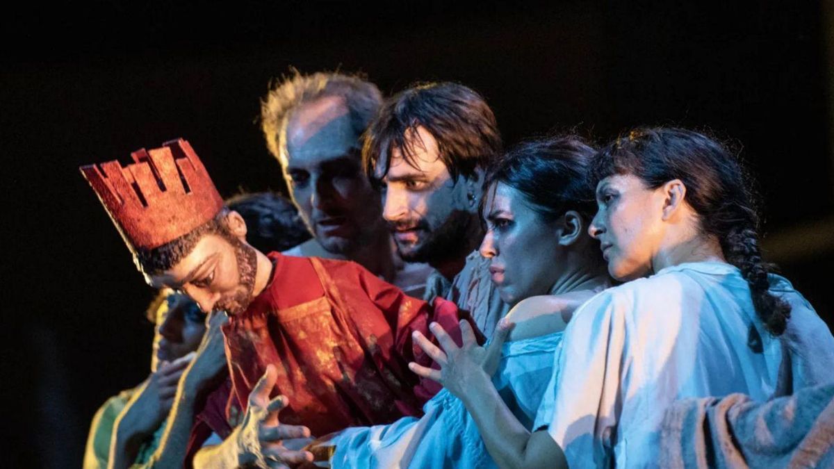 Un momento de la actuación de la compañía Bambalina Teatre Practicable con Edipo Rey. | INFORMACIÓN