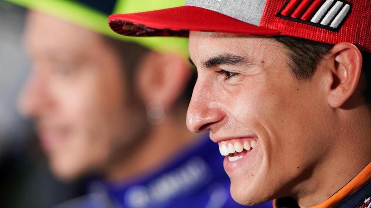 Marc Márquez, hoy, en Phillip Island (Australia), con Valentino Rossi al fondo.