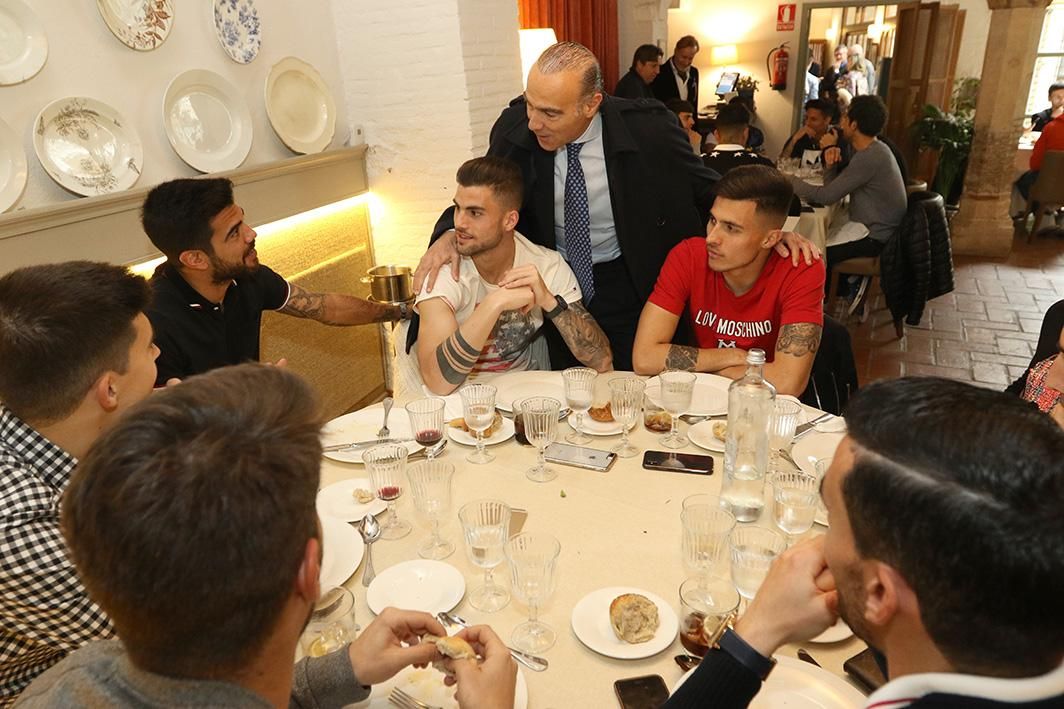 Almuerzo de unión entre consejo y jugadores del Córdoba CF