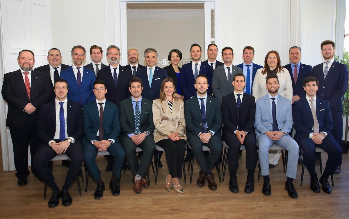 Inauguración de la nueva oficina del Banco Mediolanum en Zaragoza, que cuenta con un equipo de 23 agentes financieros.