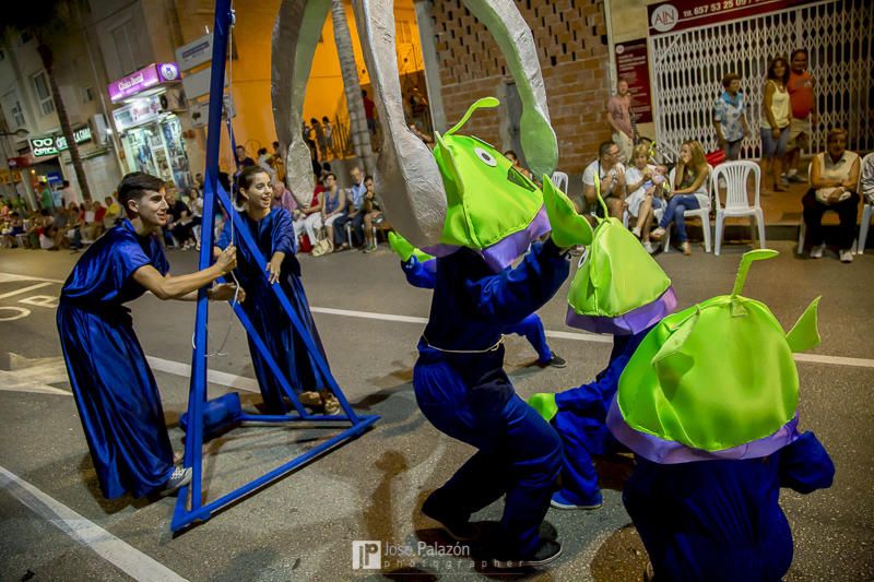 Una ola de color inunda las calles de La Nucía