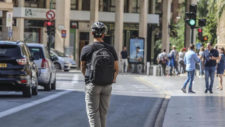 Detienen al conductor de un patinete en Elche por ir ebrio y agredir a un Policía