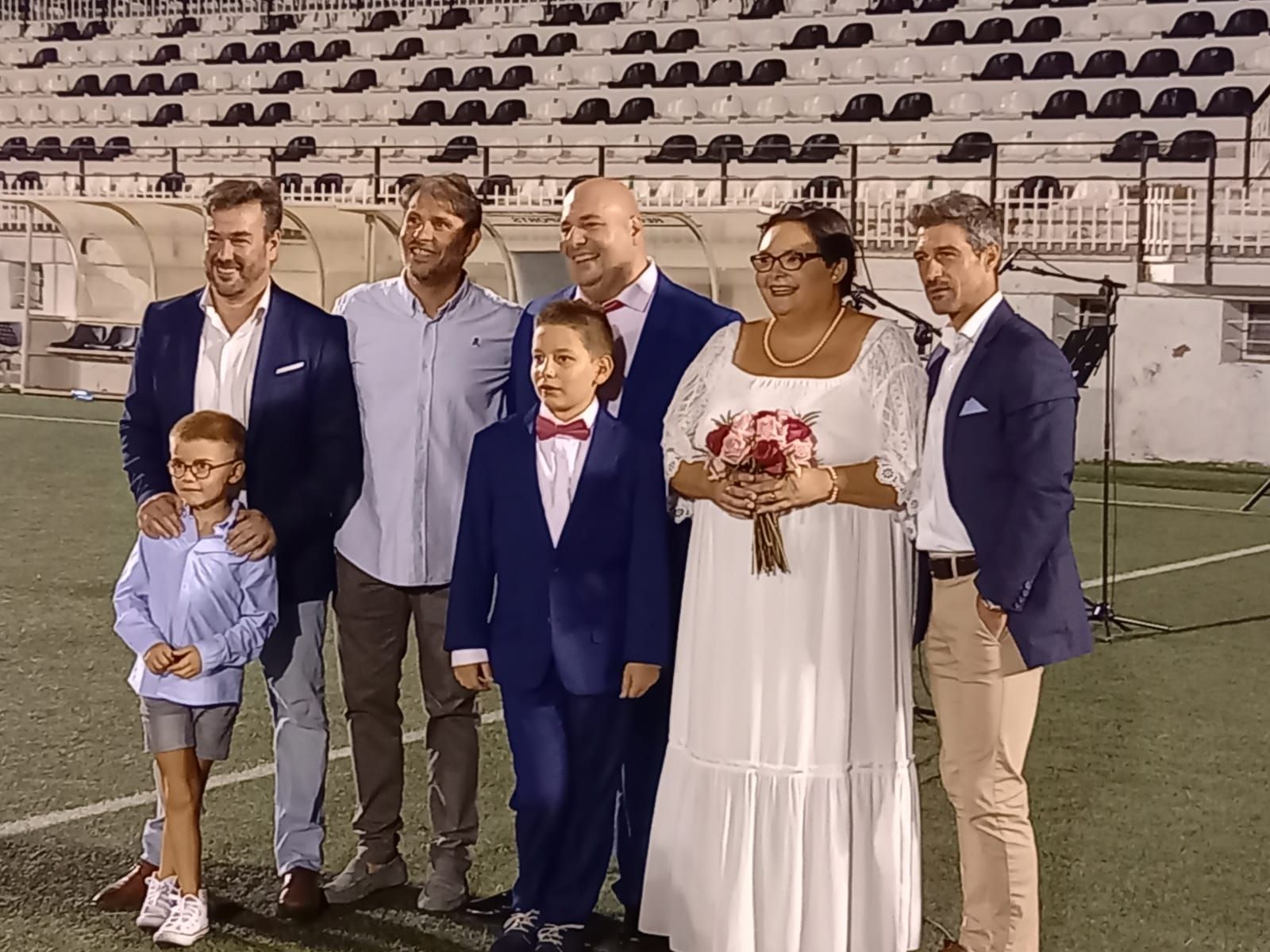 El estadio El Clariano de Ontinyent acoge la primera boda de su historia
