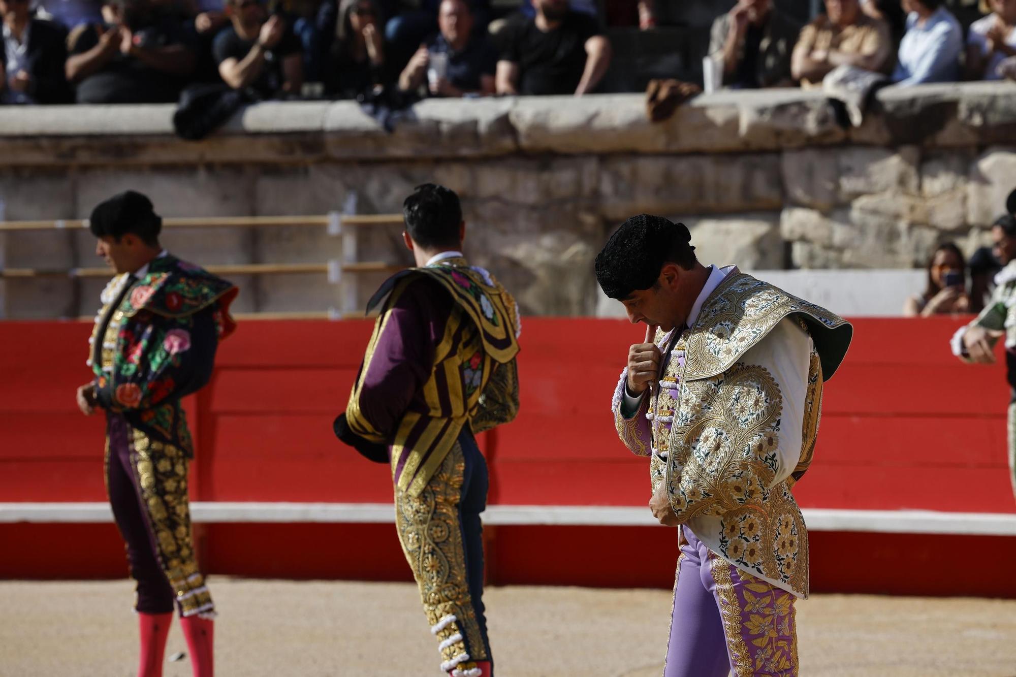 Todas las imágenes de la reaparición de Enrique Ponce en Nimes