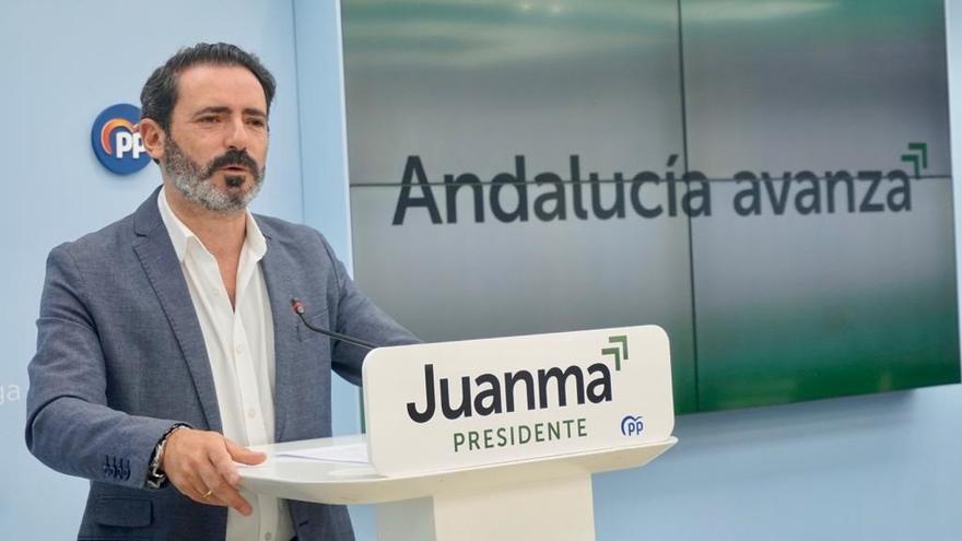 El coordinador general del PP de Málaga, José Ramón Carmona, en rueda de prensa