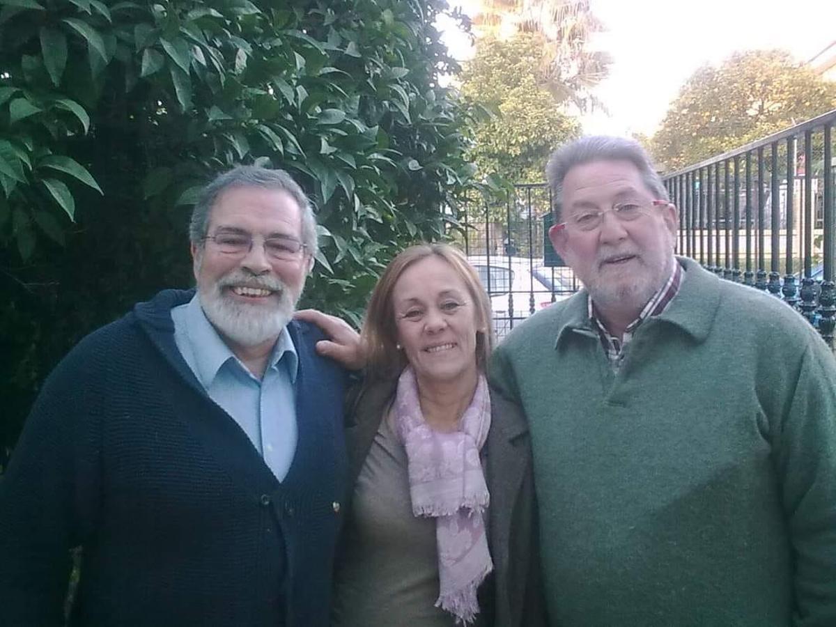 Paco Linares, a la izquierda, con su mujer María José Rosado.