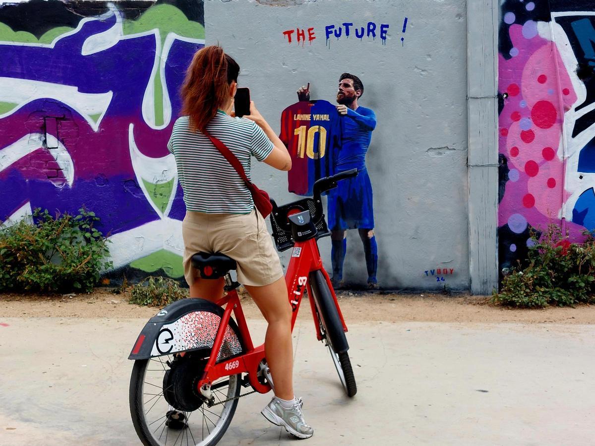 Nuevo mural de Tvboy dedicado a Lamine Yamal con un guiño a Messi