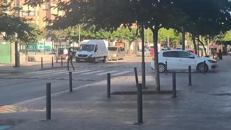 Avenida Constitución y calle Verge dels Desemparats de Xirivella, por donde quieren construir la plataforma exclusiva del transporte.