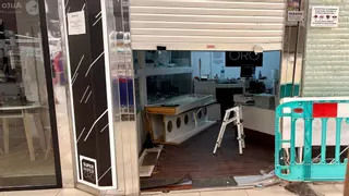 Un intento de robo en una joyería de Sant Joan deja desperfectos en un centro comercial
