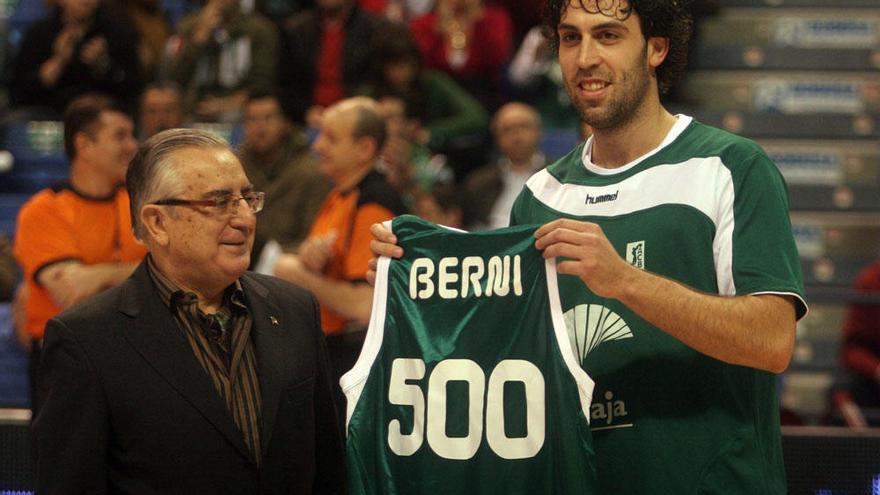 El club homenajeó a Berni cuando cumplió 500 partidos y ahora se le quiere retirar su camiseta.