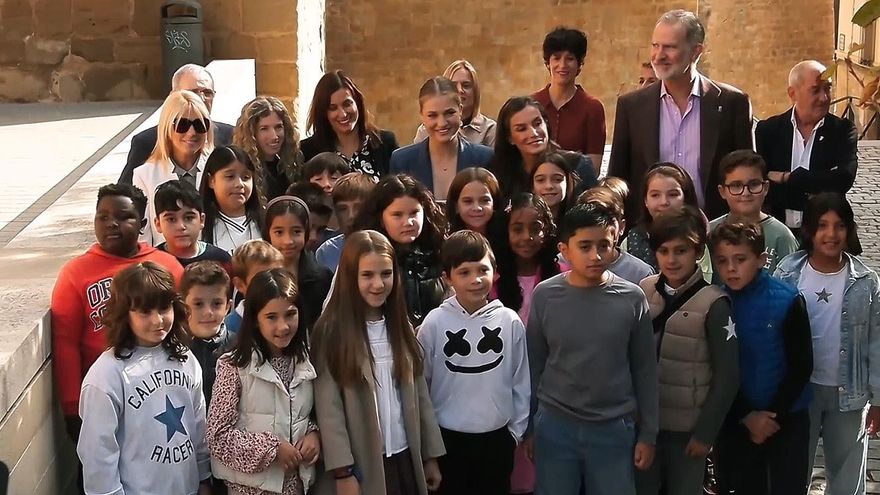 La princesa, recibida por escolares en Olite en la segundo día de su visita a Navarra