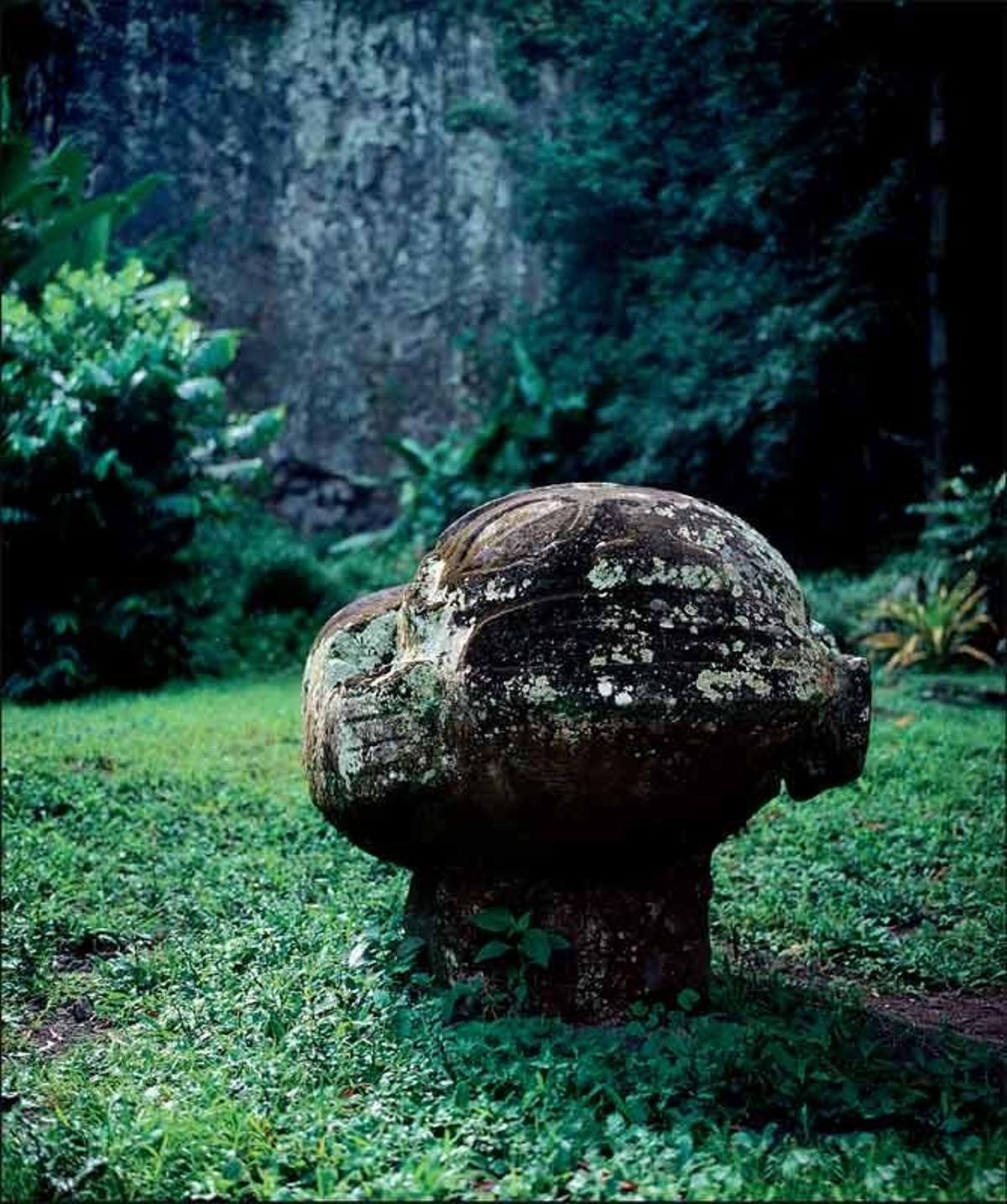 Los tikis, unas figuras típicas de la estaturia polinésica.