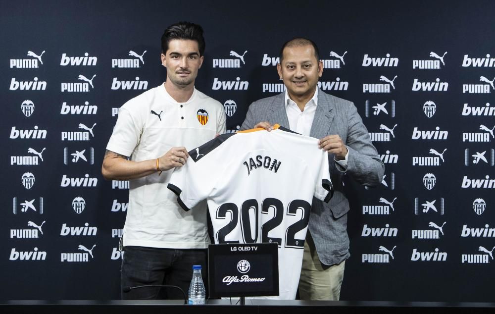 Presentación de Jason Remeseiro por el Valencia CF